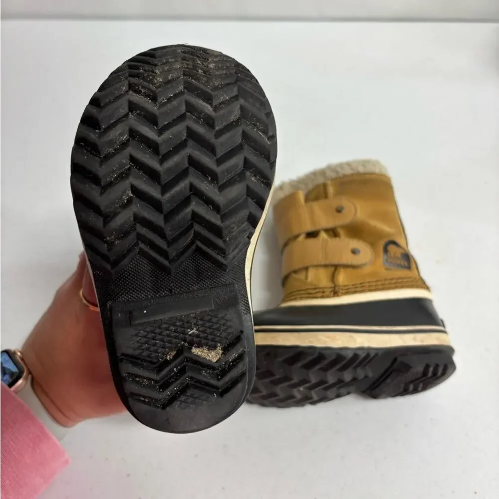 Sorel 1964 Pac Strap Snow boots in the 'Curry' color Child Size 6